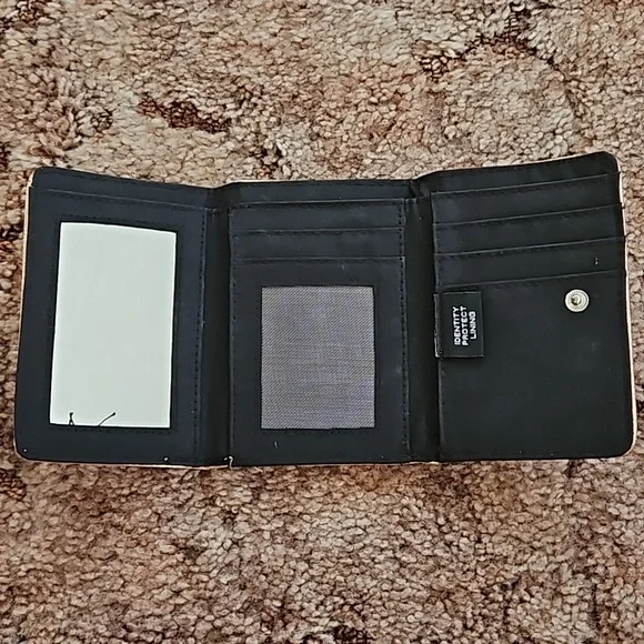 Gold wallet - Picture 2 of 2